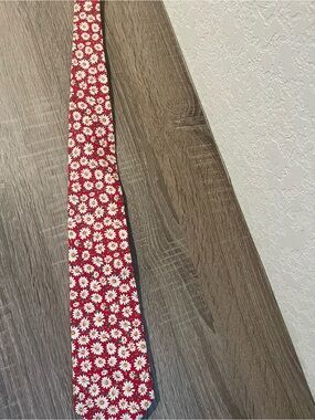 Red Daisy Print Men's Tie